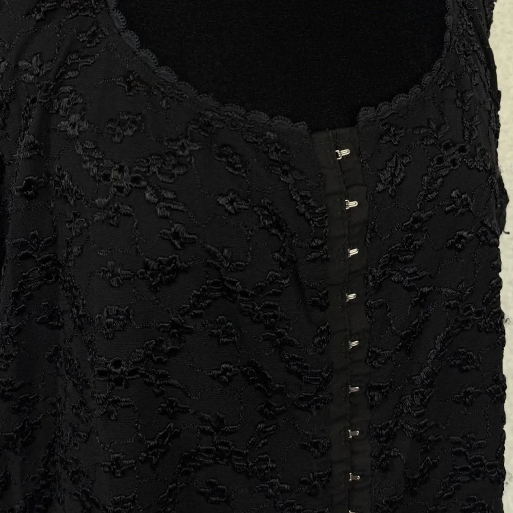 VENEZIA JEANS • Black Floral Embroidered Hook-Eye Corset-Style Tank Top, 26/28 - Picture 9 of 11